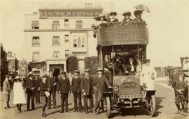 Picture of Isle of Wight Bus Service 1905